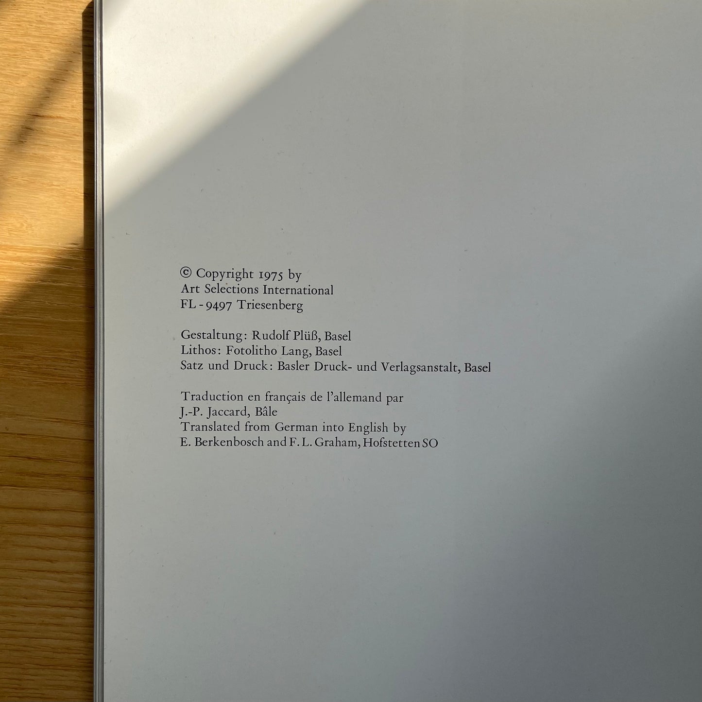 Kunz, Emma. With text contributions (GE, FR, EN) by Harald Szeemann and Heini Widmer. Triesenberg: Art Selections International, 1975. Unpaginated.