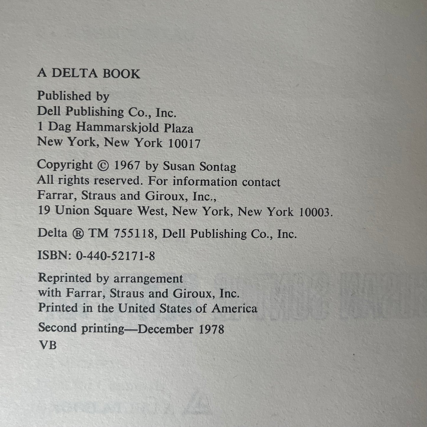 Sontag, Susan. Death Kit (1967). Farrar, Straus and Giroux, reprint 1978. Paperback in very good condition.