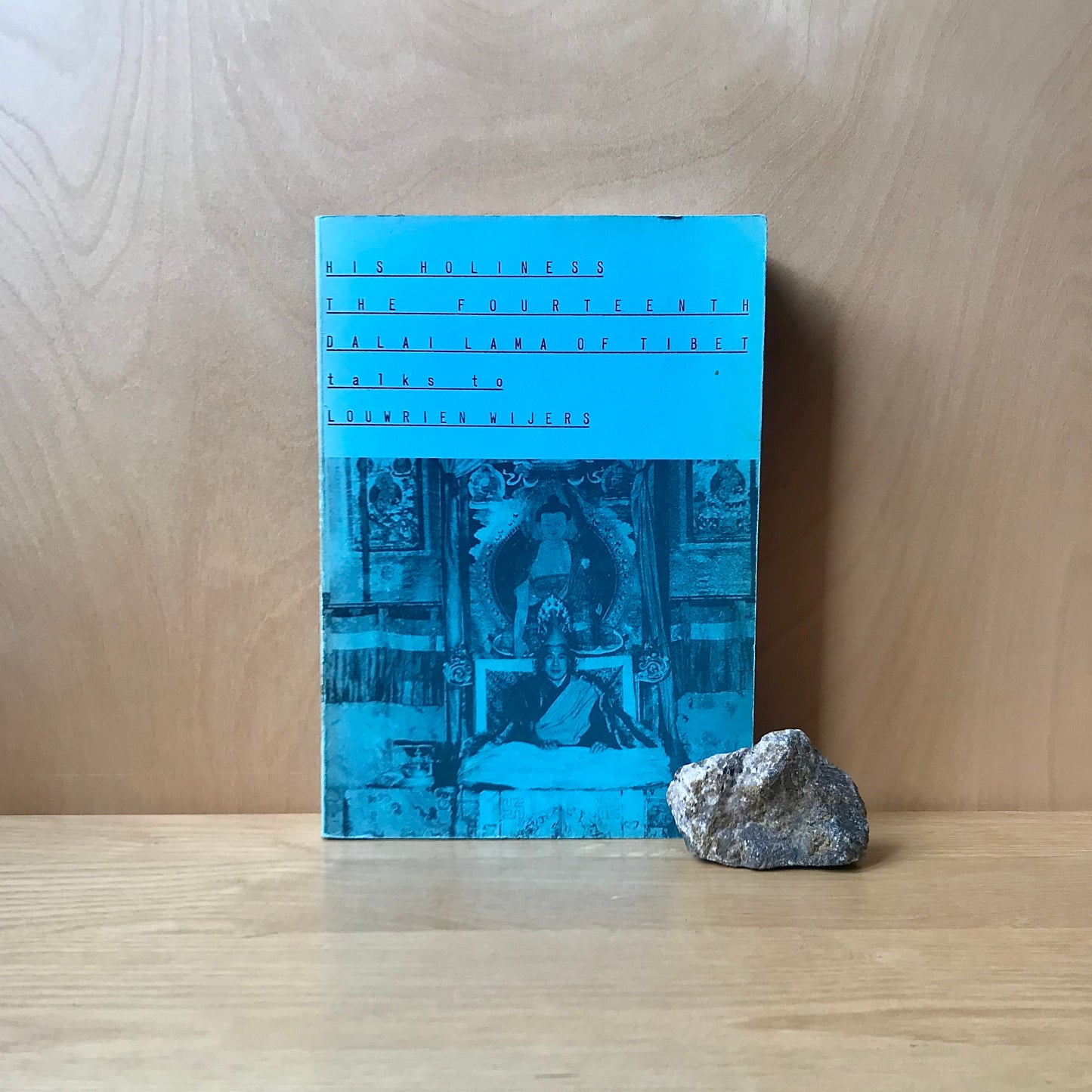 Wijers, Louwrien. His Holiness the Fourteenth Dalai Lama Talks to Louwrien Wijers. Kantoor voor Cultuur Extracten, 1982. 192 pp.